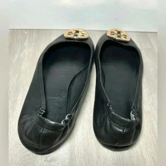 Tory Burch Black Leather Reva Ballet Flats Slip On Logo Size 8.5 - Picture 2 of 9